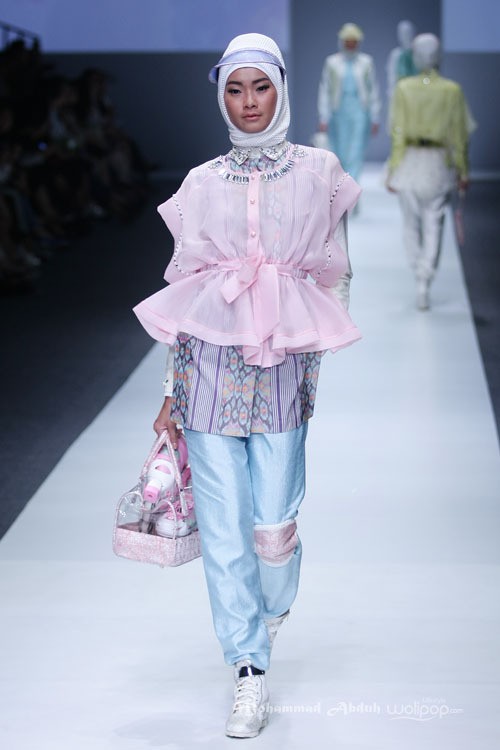 Dian Pelangi Dynamic Bliss for Wardah. Jakarta Fashion Week 2016 at Senayan City. Jakarta. [Foto: Mohammad Abduh/Wolipop]