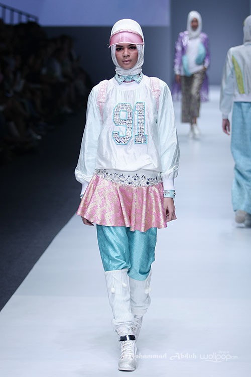 Dian Pelangi Dynamic Bliss for Wardah. Jakarta Fashion Week 2016 at Senayan City. Jakarta. [Foto: Mohammad Abduh/Wolipop]