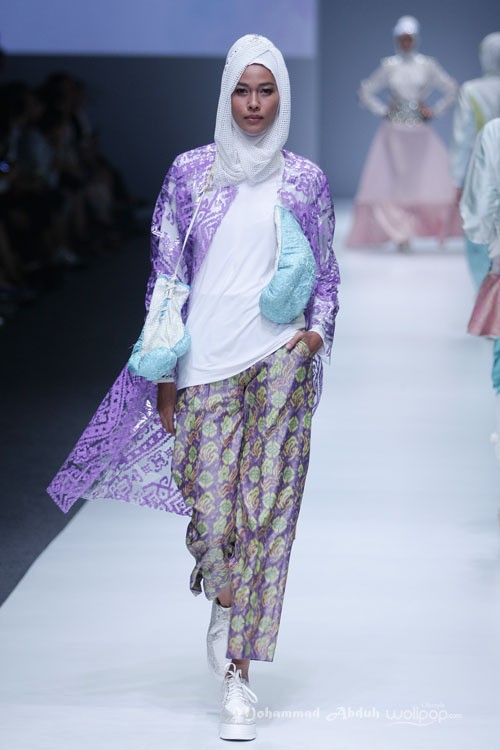 Dian Pelangi Dynamic Bliss for Wardah. Jakarta Fashion Week 2016 at Senayan City. Jakarta. [Foto: Mohammad Abduh/Wolipop]