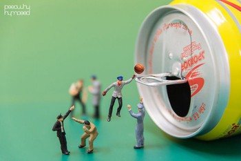 Foto-foto miniaturnya terinpirasi dari film animasi Jepang berjudul Arrietty produksi Studio Ghibli. (kredit foto: peeowhy)