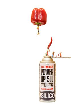 Potret Keseharian Manusia Mini yang Menggelitik