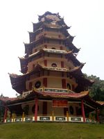 Pagoda 7 Tingkat yang Kokoh & Tinggi di Sorong