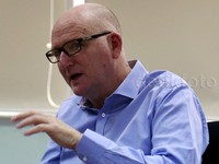 Belum ada permintaan formal lagi dari pemerintah Indonesia. Tapi kami membuka diri untuk segala bentuk bantuan, kalau bisa kita kirim lagi pesawat kita ke sana, kata Dubes Australia untuk Indonesia Paul Grigson saat kunjungan ke kantor detikcom, Jalan Warung Buncit, Jakarta Selatan, Jumat (30/10/2015). Reno Hastukrisnapati Widarto/detikFoto.
