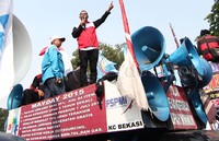 Buruh berorasi. Alfathir Yulianda/detikFoto.