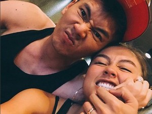 Agnez MO Bantah Tunangan dengan Wijaya Saputra