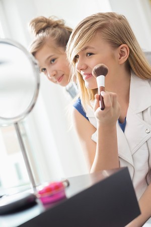 Ingin Belajar Merias Wajah di Sekolah Makeup? Di Sini Tempatnya