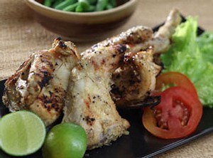 Sedap Mantap Makan Siang dengan Ayam Goreng Kemiri