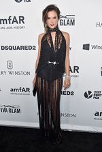 10 Seleb Cantik nan Seksi di Acara amfAR