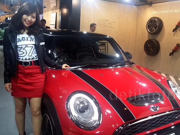 Ramahnya SPG di Tokyo Motor Show