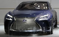 Lexus LF-FC dipamerkan di Tokyo Motor Show.