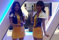 Moshi-moshi, begitulah sapan SPG setiap pengunjung memasuki stand-stand pameran.