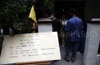 Rencananya jenazah Pak Raden akan dimakamkan hari ini di TPU Jeruk Purut, Jakarta Selatan.