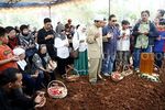 Suasana Duka Selimuti Kepergian Pak Raden