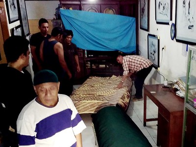 Suasana di Rumah Duka Pak Raden