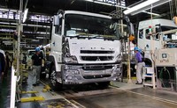 Didukung teknologi yang canggih, pabrik Fuso ini mampu menghasilkan seratusan ribu truk per tahunnya. Wow!