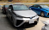 Mobil ini dari knalpotnya hanya mengeluarkan air saja sebagai hasil dari reaksi kimia antara gas hidrogen dan oksigen. Dadan Kuswaraharja/detikcom.     