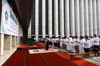 Salat Istisqa diimami oleh dosen UIN Syarif Hidayatullah Jakarta sekaligus Imam Besar Masjid Istiqlal Hasanudin Sinaga.