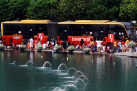 Bus TransJakarta melintas di Bundaran HI.