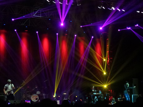 Puaskan Dahaga Penonton, Sheila On 7 Tampil Tanpa Batas Waktu