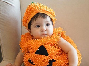 Trick or Treat? Putri Gading dan Gisel Ngegemesin Jadi Labu di Hari Halloween
