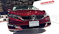 Sedan menawan berpenumpang 5 orang ini hadir berawal dari kepedulian dan keresahan Honda akan isu-isu pemanasan global dan penipisan bahan bakar fosil. Hingga kemudian, Honda pun meneliti potensi hidrogen sebagai bahan bakar kendaraan di masa depan.