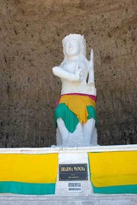 Di film Mahabharata versi India, Yudhistira disebut sebagai kakak tertua dari Pandawa Lima. Namun di Pantai Pandawa, Anda tidak akan menemukan Yudhistira melainkan Dharmawangsa yang merupakan versi Jawanya (Randy/detikTravel)