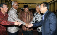 Hadir dalam acara ini Ketua DPR Setya Novanto, Wakil Ketua DPR Agus Hermanto, dan Sekjen DPR Winantuningtyastiti. Sebagai saksi pencanangan pembangunan zona integritas, ada Ketua Plt KPK Taufiequrachman Ruki, Ketua BPK, dan Ketua Ombudsman. Lamhot Aritonang/detikFoto.