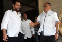 Pantauan di lokasi, Senin (2/11/2015), Yorrys tiba terlebih dahulu sekitar pukul 12.05 WIB. Tidak berselang lama, Ical tiba bersama Fadel Muhammad dan disusul Nurul Arifin. Lamhot Aritonang/detikFoto.