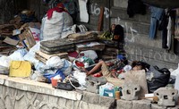 Mereka adalah pengemis, pemulung atau gelandangan.