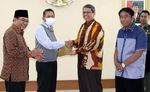 Pansus DPRD DKI Serahkan Berkas LHP ke BPK