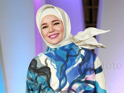 Cantiknya Dewi Sandra