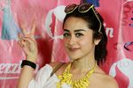 Selvi Kitty Berbaju Putih Menerawang
