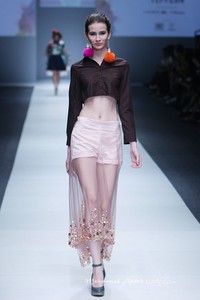 Tities Sapoetra Grazia Jakarta Fashion Week 2016 at Senayan City. Jakarta. [Foto: Mohammad Abduh/Wolipop]