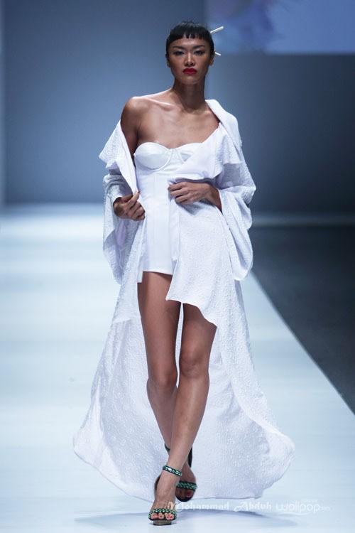 Dena Rahman Shanghai Scandal. Grazia Jakarta Fashion Week 2016 at Senayan City. Jakarta. [Foto: Mohammad Abduh/Wolipop]