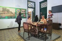 Ruang berpendingin udara membuat wisatawan nyaman menjelajah isi museum ini. Bangunan ini dulunya adalah rumah kost milik warga Tionghoa bernama Sie Kong Liong untuk para pemuda pelajar (Fitraya/detikTravel)