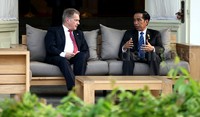 Jokowi dan Sauli berbincang di selasar belakang Istana Merdeka selama 20 menit.