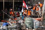 Budaya Buang Sampah ke Sungai Belum Hilang