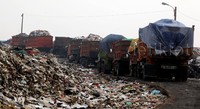 Sebelumnya belasan truk sampah DKI Jakarta hendak menuju TPA Bantar Gebang, Bekasi dihadang ratusan warga di pertigaan Jalan Raya Transyogi,  di kolong fly over Cileungsi, Kecamatan Cileungsi.