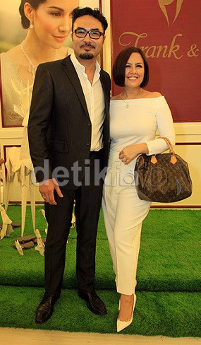 Surya Saputra Pernah Menangis Disinggung Soal Momongan