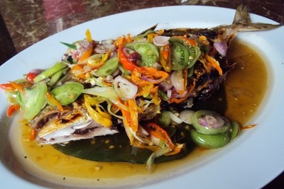 Gurih Sedap! Ikan Bakar Dabu-Dabu dan Ayam Goreng Kalasan Plus Kremesan