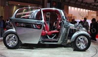 Kaca mobilnya pun unik, karena tidak seperti kaca mobil umumnya yang hanya sampai batas atap, maka kaca Kikai juga bisa menutupi atap mobil. Jadi menikmati pemandangan di kota besar atau kawasan pedesaan bisa lebih nikmat.