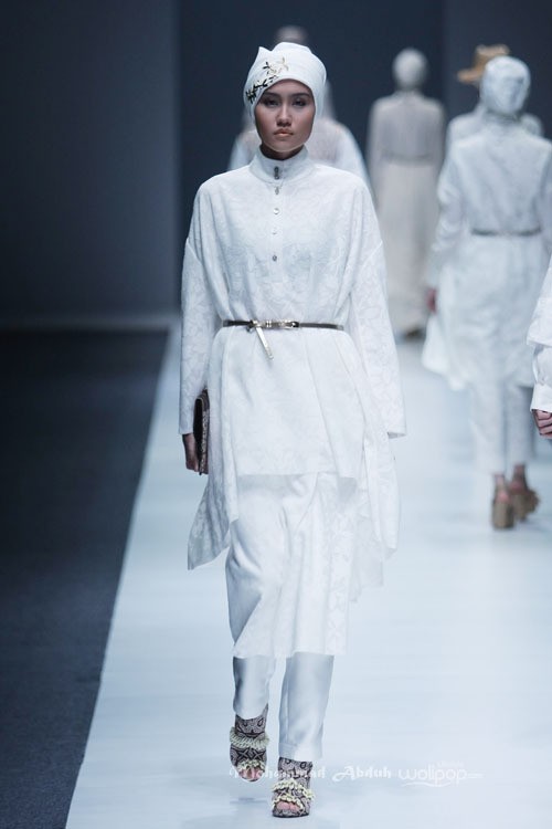 Itang Yunasz Kalimantan Jakarta Fashion Week 2016 at Senayan City. Jakarta. [Foto: Mohammad Abduh/Wolipop]