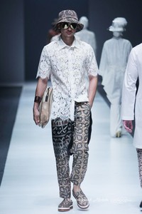 Itang Yunasz Kalimantan Jakarta Fashion Week 2016 at Senayan City. Jakarta. [Foto: Mohammad Abduh/Wolipop]