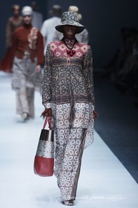 Itang Yunasz Kalimantan Jakarta Fashion Week 2016 at Senayan City. Jakarta. [Foto: Mohammad Abduh/Wolipop]