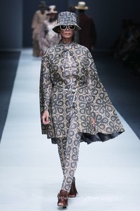 Itang Yunasz Kalimantan Jakarta Fashion Week 2016 at Senayan City. Jakarta. [Foto: Mohammad Abduh/Wolipop]