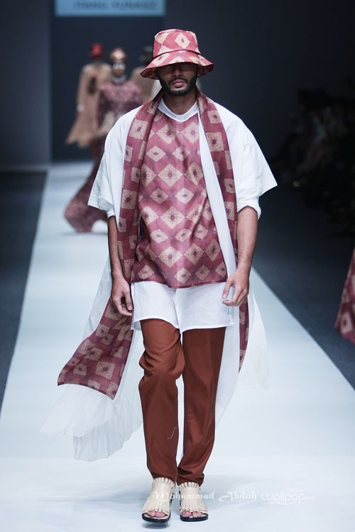 Itang Yunasz Kalimantan Jakarta Fashion Week 2016 at Senayan City. Jakarta. [Foto: Mohammad Abduh/Wolipop]