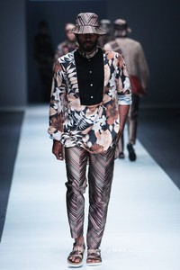 Itang Yunasz Kalimantan Jakarta Fashion Week 2016 at Senayan City. Jakarta. [Foto: Mohammad Abduh/Wolipop]