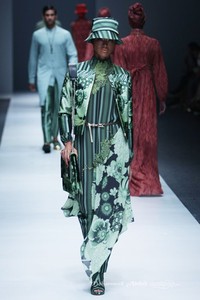 Itang Yunasz Kalimantan Jakarta Fashion Week 2016 at Senayan City. Jakarta. [Foto: Mohammad Abduh/Wolipop]