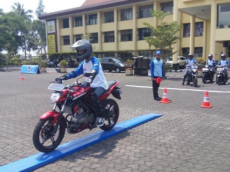 Tekan Angka Kecelakaan, Yamaha Buat Kurikulum Safety Riding