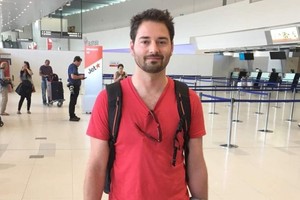 Penumpang Pesawat di Perth Kecewa karena Pembatalan Penerbangan ke Bali